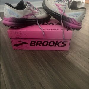 Adrenaline GTS 23 Running Shoes